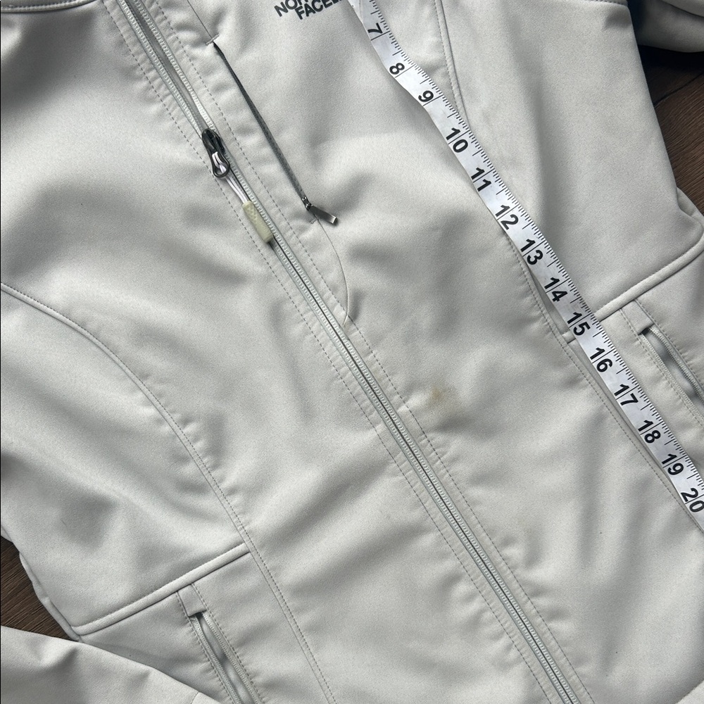 The North Face Women's White Ski Jacket ! Medium - Picture 4 of 9